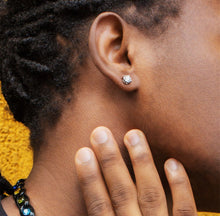 Load image into Gallery viewer, VVS1 Moissanite
Diamond Stone With
Round Brilliant Cut 4 Prong-Setting