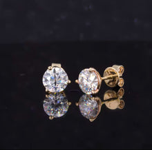 Load image into Gallery viewer, Round 3-Prong Setting Excellent VVS1 Moissanite Earrings
